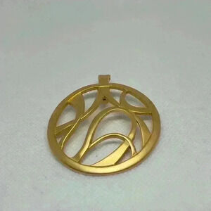 Premier Designs “Pizzazz” Enhancer with magnetic closure